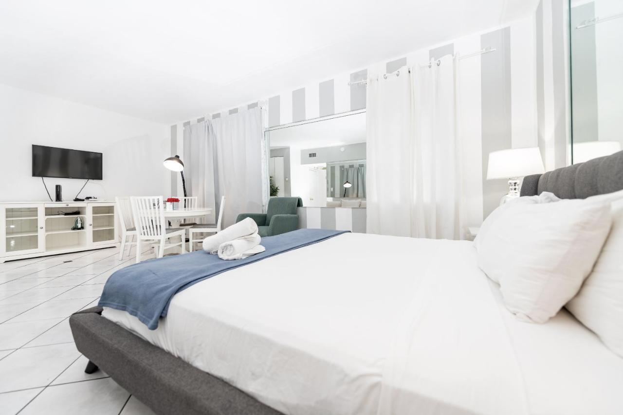 Apartments On Collins Miami Beach Exterior foto